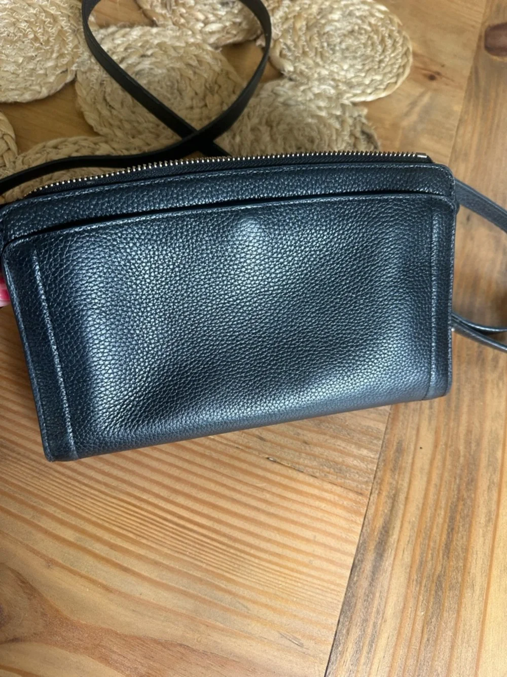 Kate Spade simple and classic black leather crossbody bag